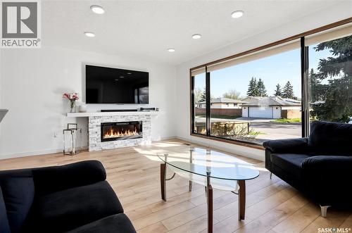 28 Malta Crescent, Saskatoon, SK - Indoor Photo Showing Living Room With Fireplace