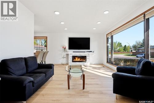 28 Malta Crescent, Saskatoon, SK - Indoor Photo Showing Living Room With Fireplace