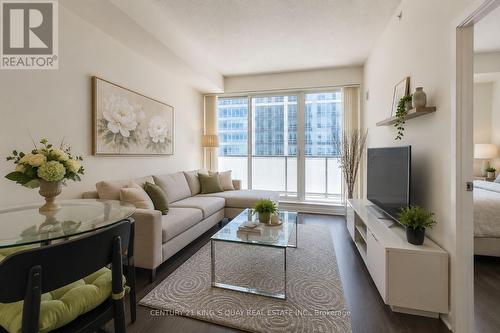 503 - 18 Rean Drive, Toronto, ON - Indoor Photo Showing Living Room