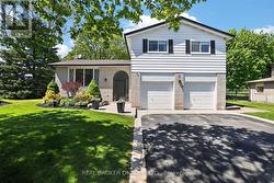6 SUNSET STREET East Gwillimbury, ON L9N 1H4
