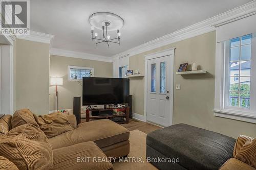 160 Nelson Street E, Hawkesbury, ON - Indoor Photo Showing Living Room