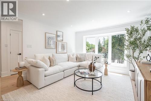 1379 Christina Court, Burlington, ON 