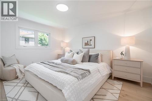 1379 Christina Court, Burlington, ON 