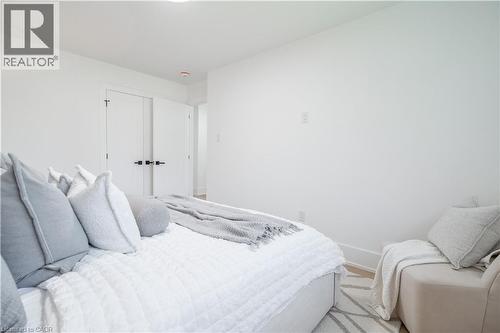 1379 Christina Court, Burlington, ON 