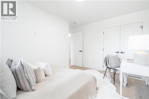 1379 Christina Court, Burlington, ON 