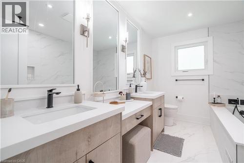 1379 Christina Court, Burlington, ON 