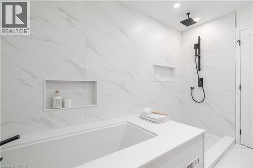 1379 Christina Court, Burlington, ON 