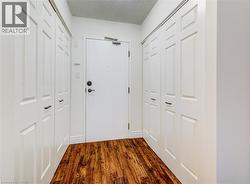 Spacious entrance with laundry and double closet - 