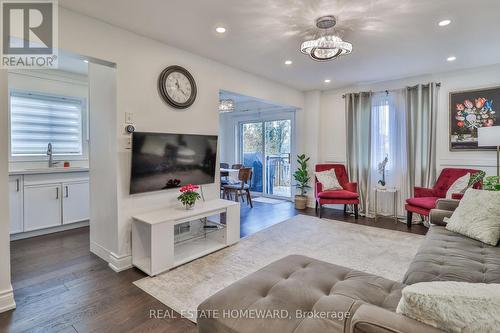 20 Masters Drive, Barrie, ON - Indoor Photo Showing Living Room