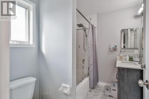 20 Masters Drive, Barrie, ON - Indoor Photo Showing Bathroom