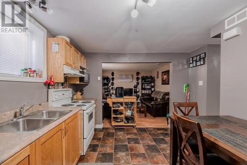 4 Parkview Crescent, St. John'S, NL - Indoor Photo Showing Kitchen With Double Sink