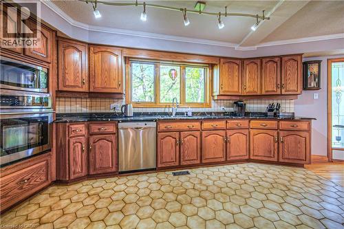 35 Robinson Road, Cambridge, ON - Indoor Photo Showing Kitchen With Double Sink