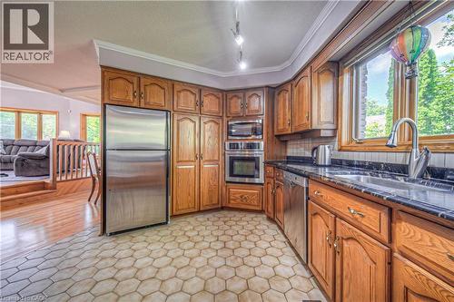 35 Robinson Road, Cambridge, ON - Indoor Photo Showing Kitchen