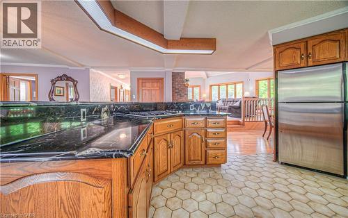 35 Robinson Road, Cambridge, ON - Indoor Photo Showing Kitchen