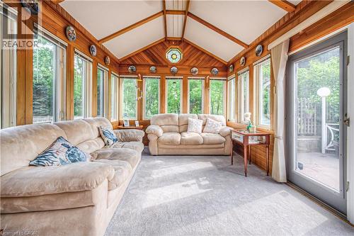 35 Robinson Road, Cambridge, ON - Indoor Photo Showing Living Room