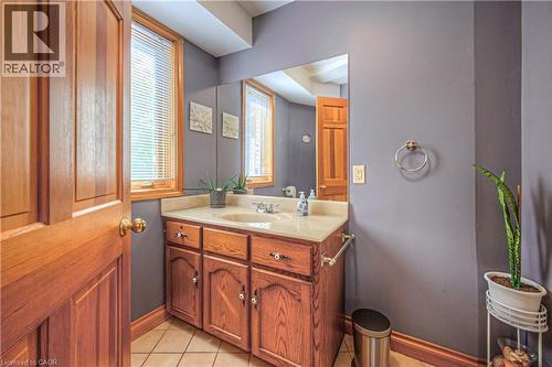 35 Robinson Road, Cambridge, ON - Indoor Photo Showing Bathroom