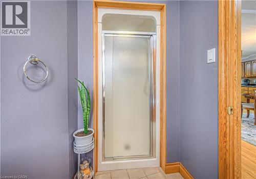 35 Robinson Road, Cambridge, ON - Indoor Photo Showing Bathroom