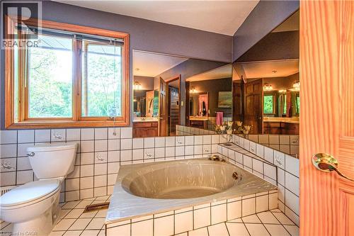 35 Robinson Road, Cambridge, ON - Indoor Photo Showing Bathroom