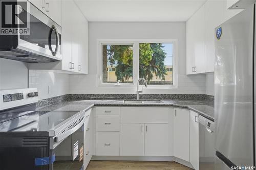 3 Rutter Crescent, Saskatoon, SK - Indoor Photo Showing Kitchen