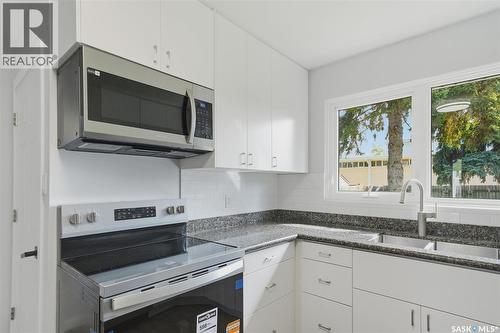 3 Rutter Crescent, Saskatoon, SK - Indoor Photo Showing Kitchen