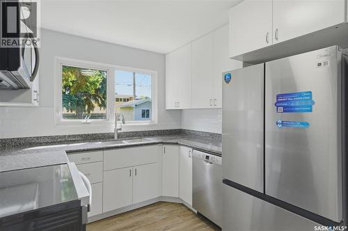 3 Rutter Crescent, Saskatoon, SK - Indoor Photo Showing Kitchen