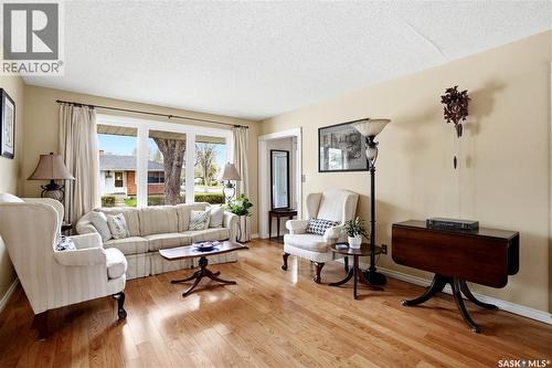 1456 Shannon Road, Regina, SK - Indoor Photo Showing Living Room