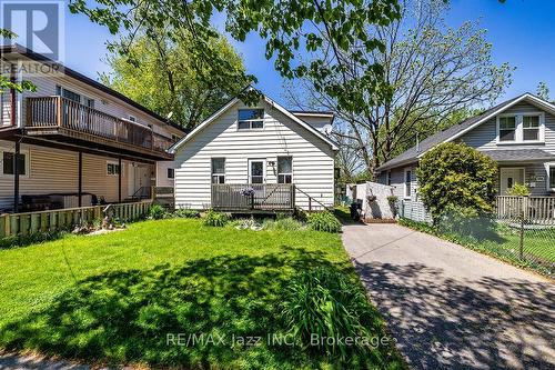 162 COLLEGE AVENUE  Oshawa (Vanier), ON L1J 1R4