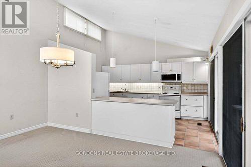 100 Frontenac Crescent, Deep River, ON - Indoor Photo Showing Kitchen