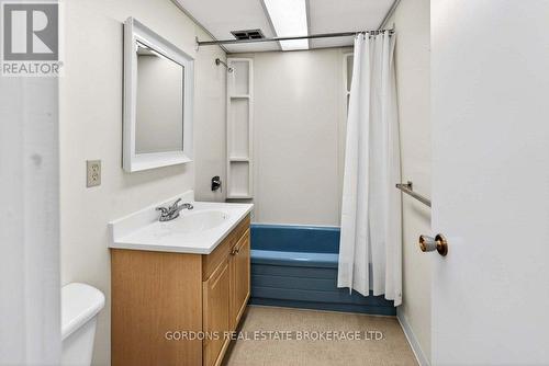 100 Frontenac Crescent, Deep River, ON - Indoor Photo Showing Bathroom