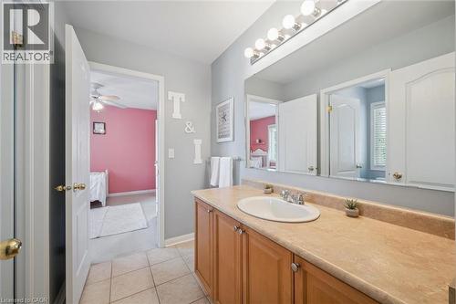 5-piece bathroom - 79 Zieman Crescent, Cambridge, ON - Indoor Photo Showing Bathroom