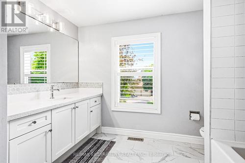 3217 Sovereign Road, Burlington, ON - Indoor Photo Showing Bathroom