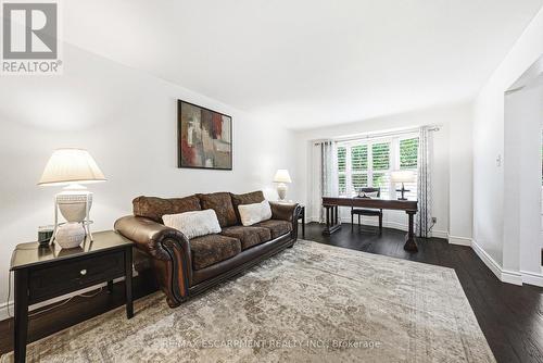 3217 Sovereign Road, Burlington, ON - Indoor Photo Showing Living Room