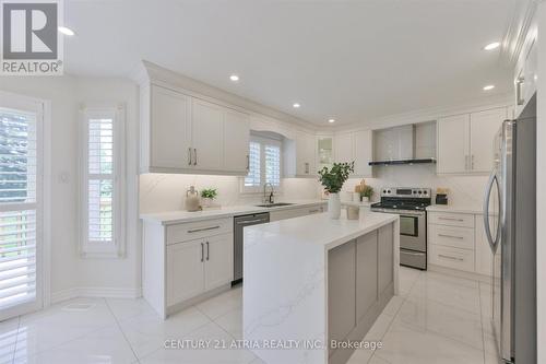10 Morrison Crescent, Markham, ON - Indoor Photo Showing Kitchen With Upgraded Kitchen