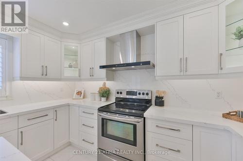 10 Morrison Crescent, Markham, ON - Indoor Photo Showing Kitchen With Upgraded Kitchen