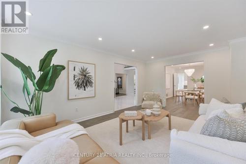 10 Morrison Crescent, Markham, ON - Indoor Photo Showing Living Room