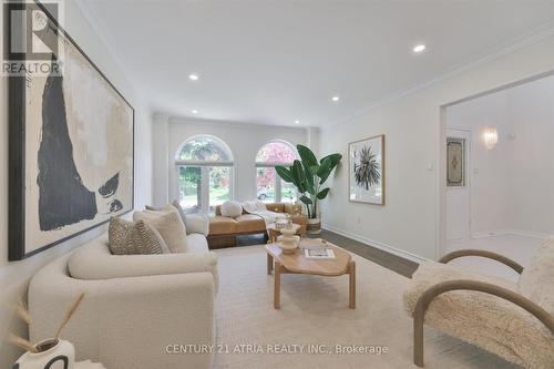 10 Morrison Crescent, Markham, ON - Indoor Photo Showing Living Room