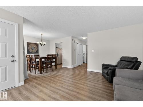 #53 7604 29 Av Nw, Edmonton, AB - Indoor Photo Showing Living Room