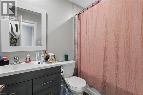 Unit B - 4 piece Bathroom - 158 Laurentian Drive N, London, ON - Indoor Photo Showing Bathroom