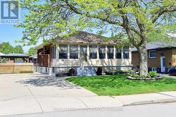 10 ALDERNEY AVENUE  Hamilton, ON L9A 2A5