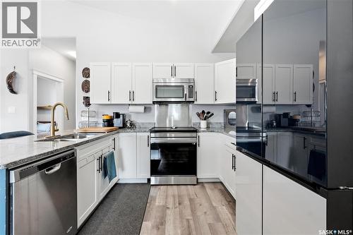 415 Boykowich Street, Saskatoon, SK - Indoor Photo Showing Kitchen With Double Sink With Upgraded Kitchen