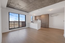 2315-245 Boul. Robert-Bourassa Montréal (Ville-Marie), QC H3C 1A4