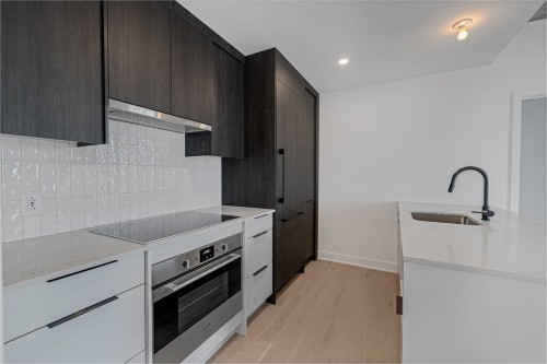 Cuisine - 2315-245 Boul. Robert-Bourassa, Montréal (Ville-Marie), QC - Indoor Photo Showing Kitchen