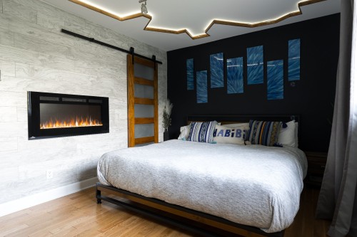 Chambre à coucher - 330 Boul. Chèvremont, Montréal (L'Île-Bizard/Sainte-Geneviève), QC - Indoor Photo Showing Bedroom With Fireplace
