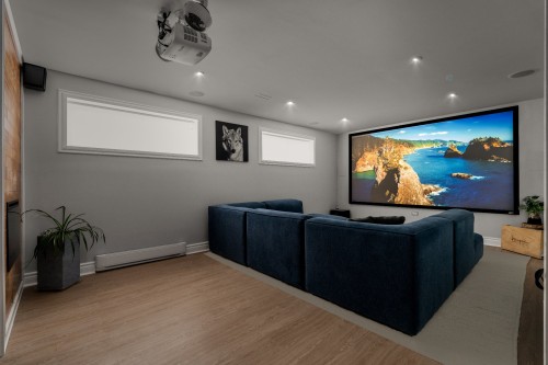 Cinéma maison - 330 Boul. Chèvremont, Montréal (L'Île-Bizard/Sainte-Geneviève), QC - Indoor Photo Showing Other Room