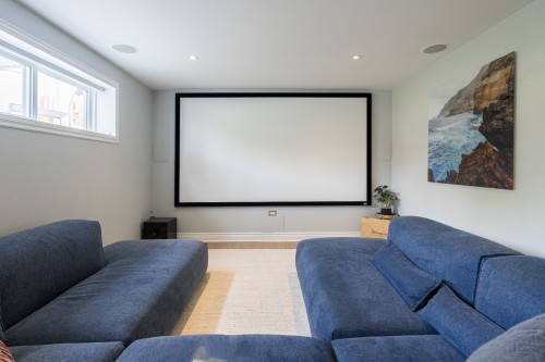 Cinéma maison - 330 Boul. Chèvremont, Montréal (L'Île-Bizard/Sainte-Geneviève), QC - Indoor