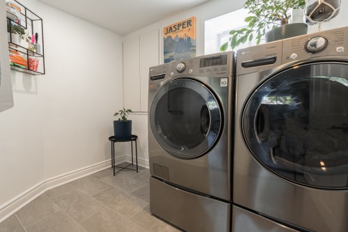 Salle de lavage - 330 Boul. Chèvremont, Montréal (L'Île-Bizard/Sainte-Geneviève), QC - Indoor Photo Showing Laundry Room