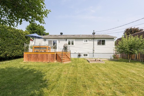 Cour - 330 Boul. Chèvremont, Montréal (L'Île-Bizard/Sainte-Geneviève), QC - Outdoor With Deck Patio Veranda