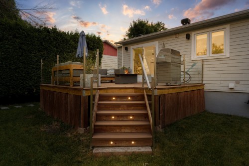 Extérieur - 330 Boul. Chèvremont, Montréal (L'Île-Bizard/Sainte-Geneviève), QC - Outdoor With Deck Patio Veranda With Exterior