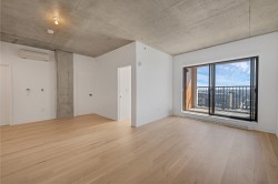 2510-245 Boul. Robert-Bourassa Montréal (Ville-Marie), QC H3C 1A4