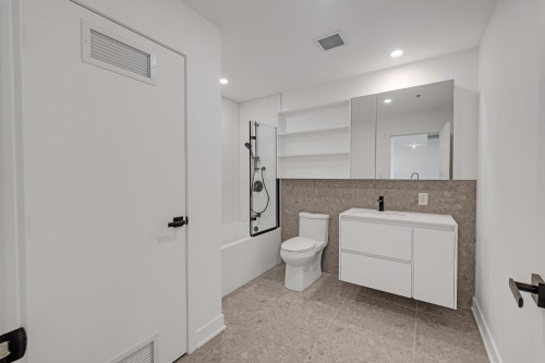 Bathroom - 2510-245 Boul. Robert-Bourassa, Montréal (Ville-Marie), QC - Indoor Photo Showing Bathroom